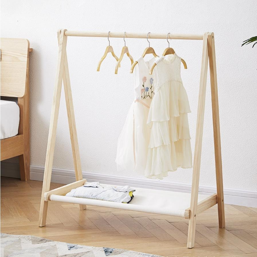 Cintre sur pied en bois massif - Baby Clothing Rack avis et prix